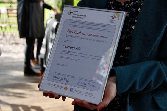 Il Gruppo Oberalp è la diciassettesima azienda altoatesina ad aver completato con successo tutte le fasi dell'audit famigliaelavoro e ad aver ottenuto il certificato Dialogo. (Foto: ASP/Greta Stuefer)