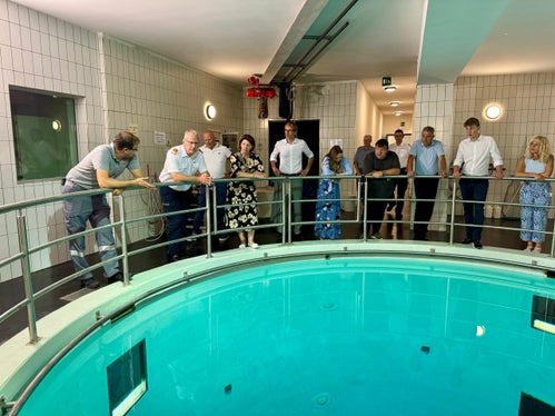 Un momento della visita della delegazione dell'Alta Austria alla scuola provinciale dei Vigili del fuoco di Vilpiano. (Foto: ASP/Unione provinciale dei Corpi dei vigili del fuoco volontari dell'Alto Adige/Diddi Osele)