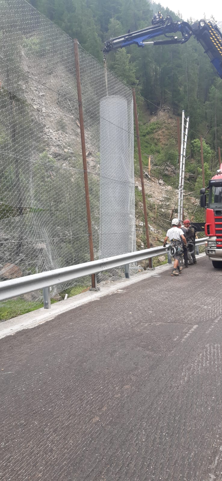Durch ein installiertes Monitoringsystems und der durchgeführte Arbeit kann die  Landesstraße 20 nach Schnals wieder geöffnet werden. (Foto: LPA/Straßendienst)