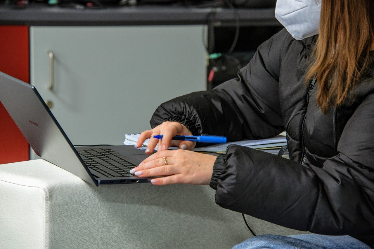 La Scuola italiana in Alto Adige sostiene la presenza di ragazze e giovani donne nell’ambito scientifico-tecnologico. (Foto: ASP/Peter Daldos)