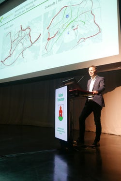 Brunecks Bürgermeister Roland Griessmair sagte, dass es Ziel der Gemeinde sei den innerstädtischen Verkehr drastisch zu reduzieren. (Foto: LPA/Perathoner)