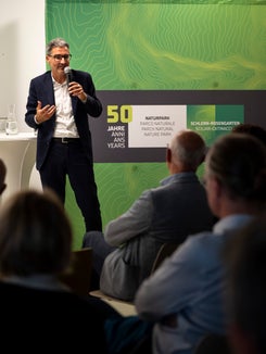 “La decisione di 50 anni fa di designare l'area come Parco naturale è stata lungimirante e anche coraggiosa”, ha dichiarato il presidente della Provincia Arno Kompatscher. (Foto: USP/Fabio Brucculeri) 
