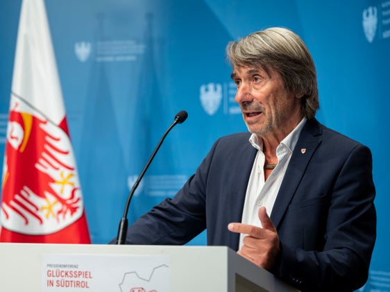 "Il nostro obiettivo deve essere quello di intervenire il prima possibile, prima che il gioco d'azzardo diventi un problema per la salute", sottolinea Hubert Messner, assessore provinciale alla Prevenzione sanitaria e Salute. (Foto: USP/Fabio Brucculeri)