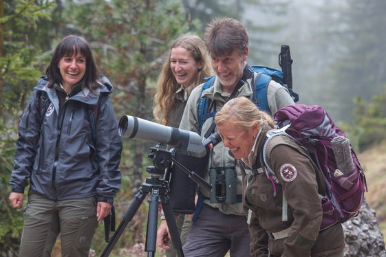 Die zahlreichen Sommerveranstaltungen in den sieben Naturparks Südtirols sind nur dank der saisonalen Schutzgebietsbetreuer möglich. Im Bild einige der saisonalen Schutzgebietsbetreuer im Rahmen ihrer Fachausbildung. (Foto: LPA/Amt für Natur)
