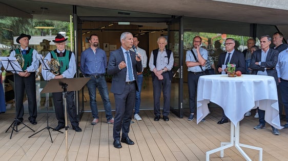 Landesrat Peter Brunner bei der Eröffnungsfeier: Das Naturparkhaus ist eine großartige Möglichkeit, die Vielfalt und Schönheit Südtirols zu erleben. (Foto: LPA/Vera Brunetti)