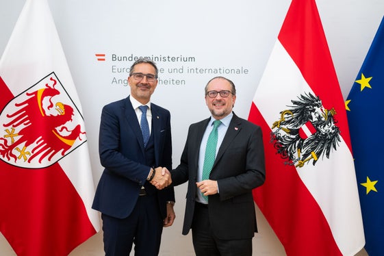 In Wien wurde Südtirols Landeshauptmann Arno Kompatscher (l.) auch von Bundesminister Alexander Schallenberg empfangen. (Foto: Michael Gruber)