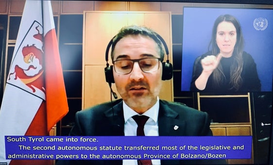 l 14° Forum dell’ONU sulle minoranze a Ginevra riguarda la prevenzione dei conflitti e la protezione dei diritti umani delle minoranze. Il presidente Kompatscher ha illustrato il modello Alto Adige (Foto: ASP)