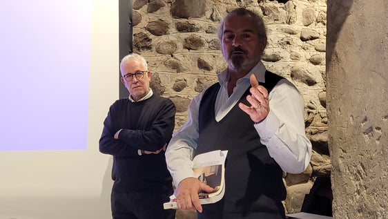 Maurizio Panizza, a sinistra, assieme allo storico trentino Renzo Tommasi. (Foto: Euregio/Armin Gluderer)