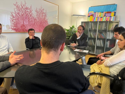 Un lavoro di rete concordato porterà a un centro di consulenza per l'organizzazione dei balli di maturità. L'assessore provinciale Achammer ha concordato con tutti i rappresentanti dei giovani che singoli incidenti non dovrebbero portare a un divieto generale di questi eventi. (Foto: USP/René Ploner)