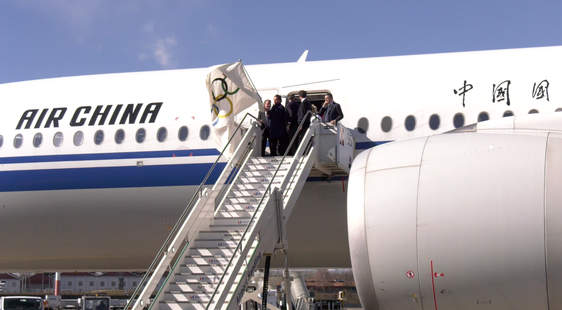 La delegazione di Alto Adige, Trentino e Lombardia ha accolto atleti e tecnici olimpici in arrivo da Pechino. (Foto ASP)