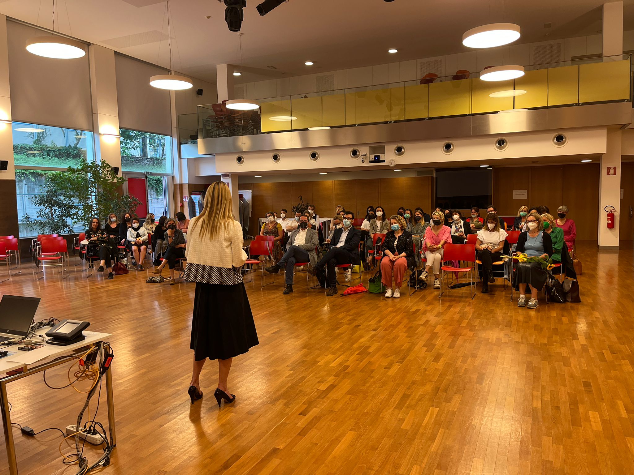 40 Supplenzlehrkräfte haben über den berufsbegleitenden Ausbildungslehrgang die Lehrbefähigung für die Mittel- und Oberschule erworben und ihr Abschlussdiplom erhalten. (Foto: LPA/René Ploner) 
