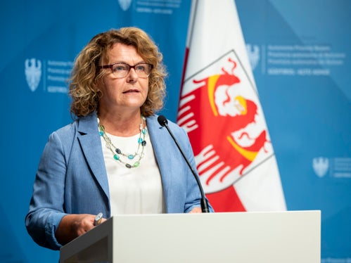 „Die Einführung einer neuen ISEE-Klasse erfolgt im Sinne der sozialen Gerechtigkeit und soll vor allem jene Familien, die knapp über dem ISEE-Grenzwert von 15.000 Euro liegen, besser unterstützen“, ist Landesrätin Pamer überzeugt. (Foto: LPA/Fabio Brucculeri)