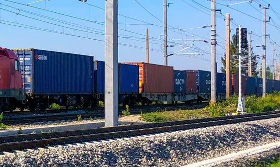 Le sovvenzioni per il trasporto combinato di merci hanno avuto un effetto positivo dal punto di vista ecologico. Secondo i dati della Ripartizione provinciale Mobilità relativi al periodo compreso tra il 2018 e il 2022, le emissioni inquinanti sono state ridotte (Foto: Pexels)