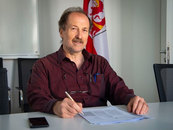 Letzter Arbeitstag nach 37 Jahren: Am heutigen Freitag (29. September) ist Florian Blaas noch im Büro, ab 1. Oktober ist er im Ruhestand. (Foto: LPA/Fabio Brucculeri)