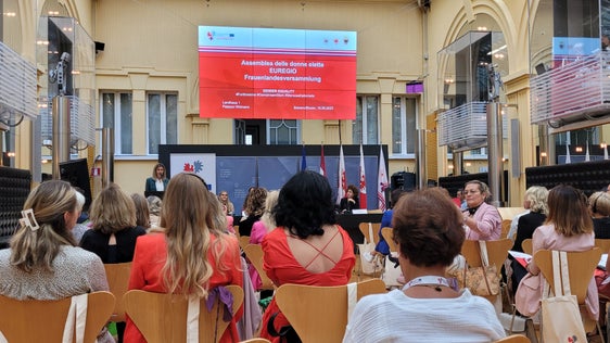 Am heutigen Südtiroler Tag der Chancengleichheit (16. September) fand die Euregio-Landesfrauenversammlung im Palais Widmann in Bozen statt. (Foto: Euregio/Armin Gluderer)
