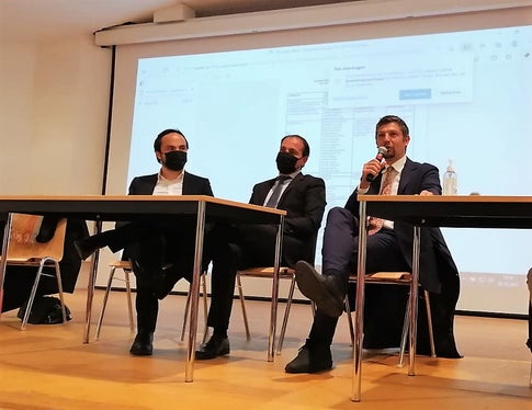 Gli assessori Achammer, Vettorato edf Alfreider hanno sottolineato durante la riunione del Consiglio scolastico provinciale che la scuola deve continuare ad essere un importante luogo di apprendimento e di aggregazione per i giovani (Foto: ASP/Carla Pedevilla) 