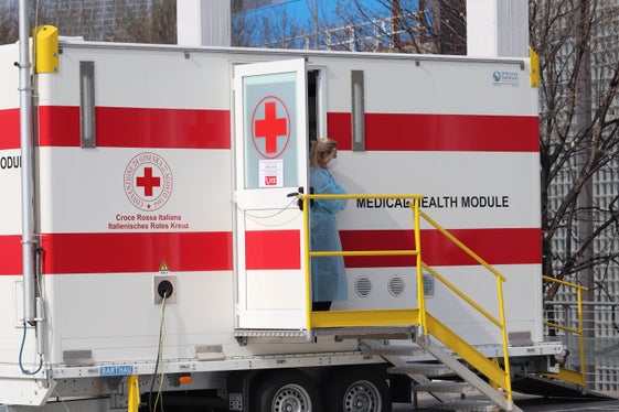 Il Centro di prima accoglienza per i profughi ucraini dispone anche di una clinica mobile (Foto ASP/Maja Clara)