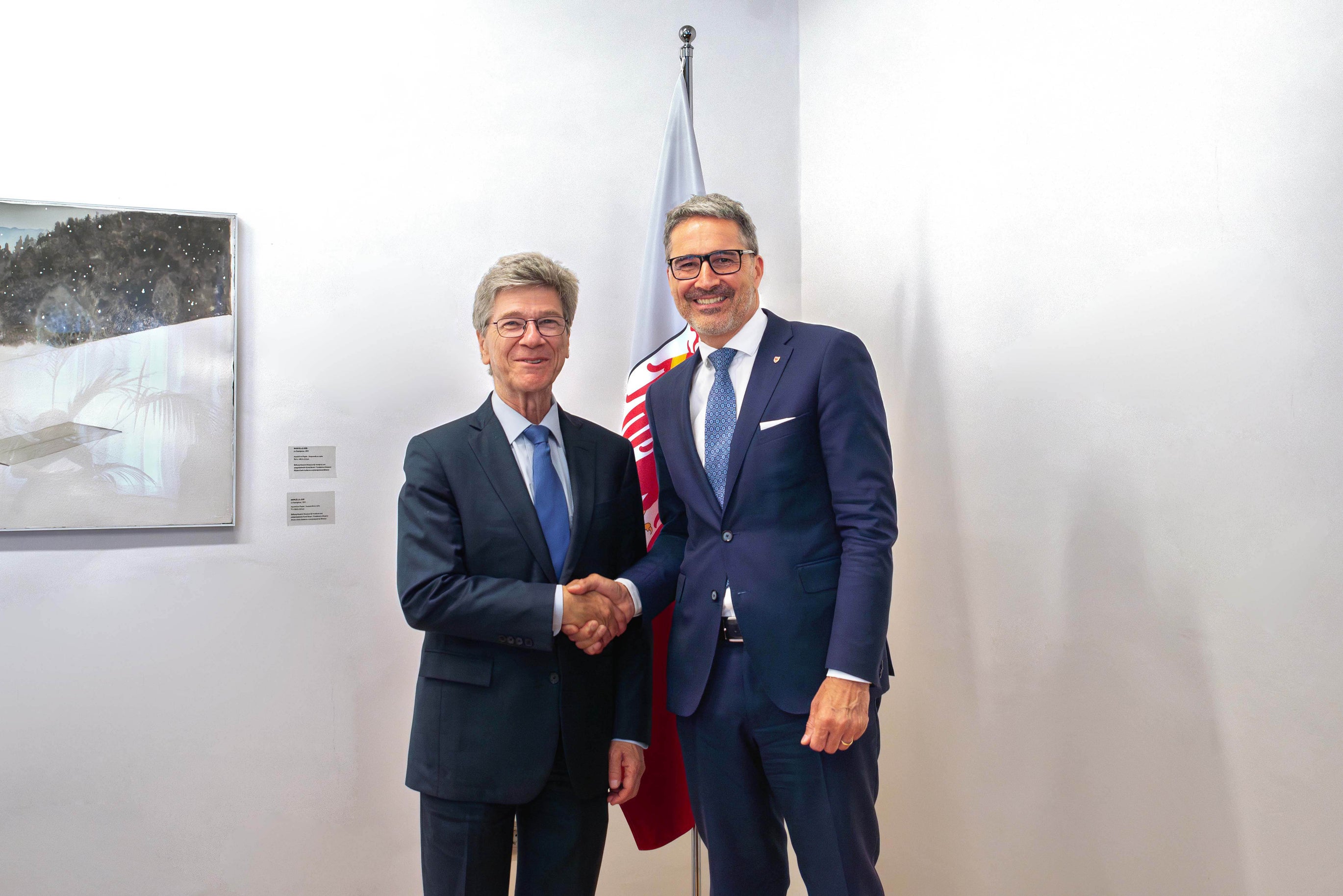 Il presidente della Provincia Arno Kompatscher (a destra) ha dato il benvenuto in Alto Adige al professor Jeffrey D. Sachs, docente universitario e direttore del Center for Sustainable Development della Columbia University. (Foto: USP/Greta Stuefer) 