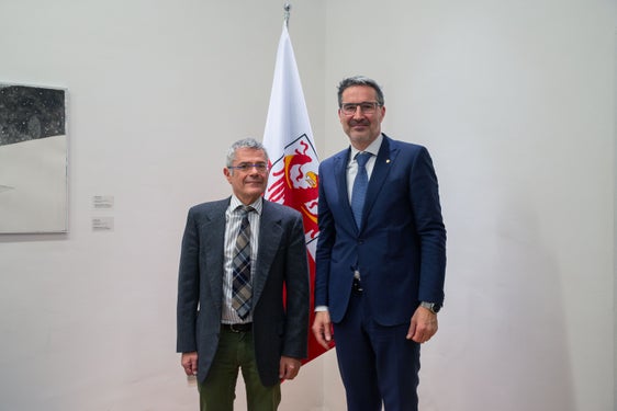 Der Präsident des Oberlandesgerichts Trient, Eugenio Gramola, hat Landeshauptmann Arno Kompatscher einen Besuch abgestattet. (Foto: LPA/Greta Stuefer)