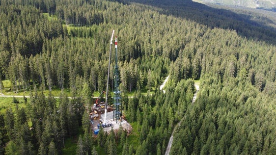 Il montaggio del ripetitore RAS nel nuovo sito di Racines (Foto: ASP/RAS)