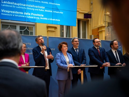 Autonomia y svilup sustenibl ie n valguni di ponc da majer pëis dla Jonta provinziela nueva, che se à prejentà ai 1. de fauré a Bulsan. (Foto: USP/Fabio Brucculeri)