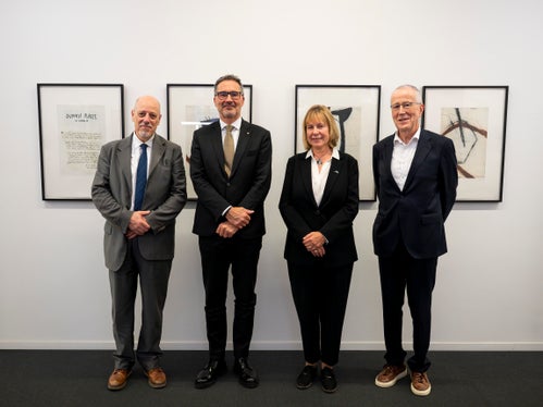 Da sinistra il capo della delegazione italiana nella Convenzione delle Alpi del Ministero dell’Ambiente e della Sicurezza Energetica, Paolo Angelini, il presidente della Provincia, Arno Kompatscher, la segretaria generale della Convenzione delle Alpi, Alenka Smerkolj, e il presidente di Eurac Research, Roland Psenner. (Foto: USP/Fabio Brucculeri)