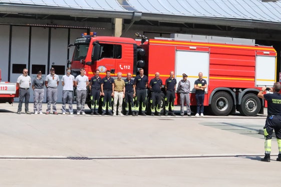 Gruppenbild zum Abschied mit dem stellvertretenden Direktor der Agentur für Bevölkerungsschutz Willigis Gallmetzer in der Mitte. (Foto: LPA/Maja Clara)