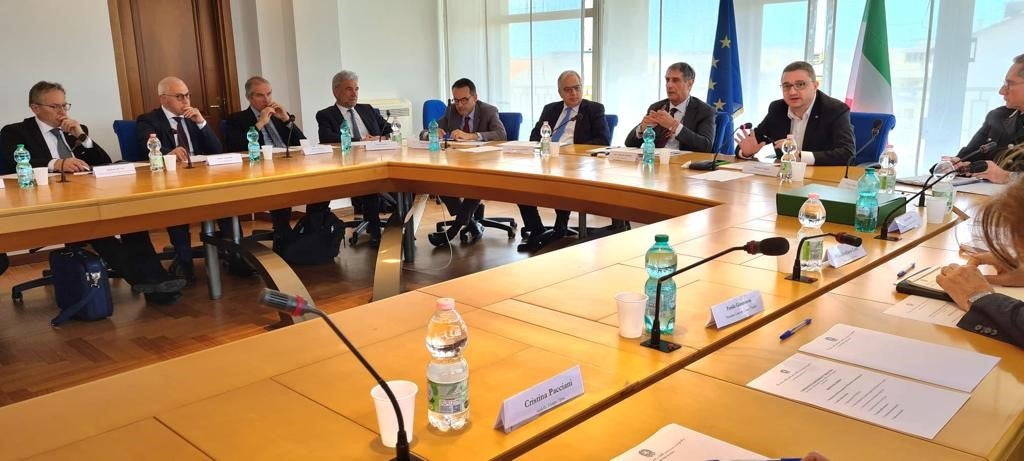 L'assessore Schuler (4° da dx) nel corso dell'incontro odierno a Roma sulla gestione dei grandi carnivori (Foto: ASP/Davide Cordua)