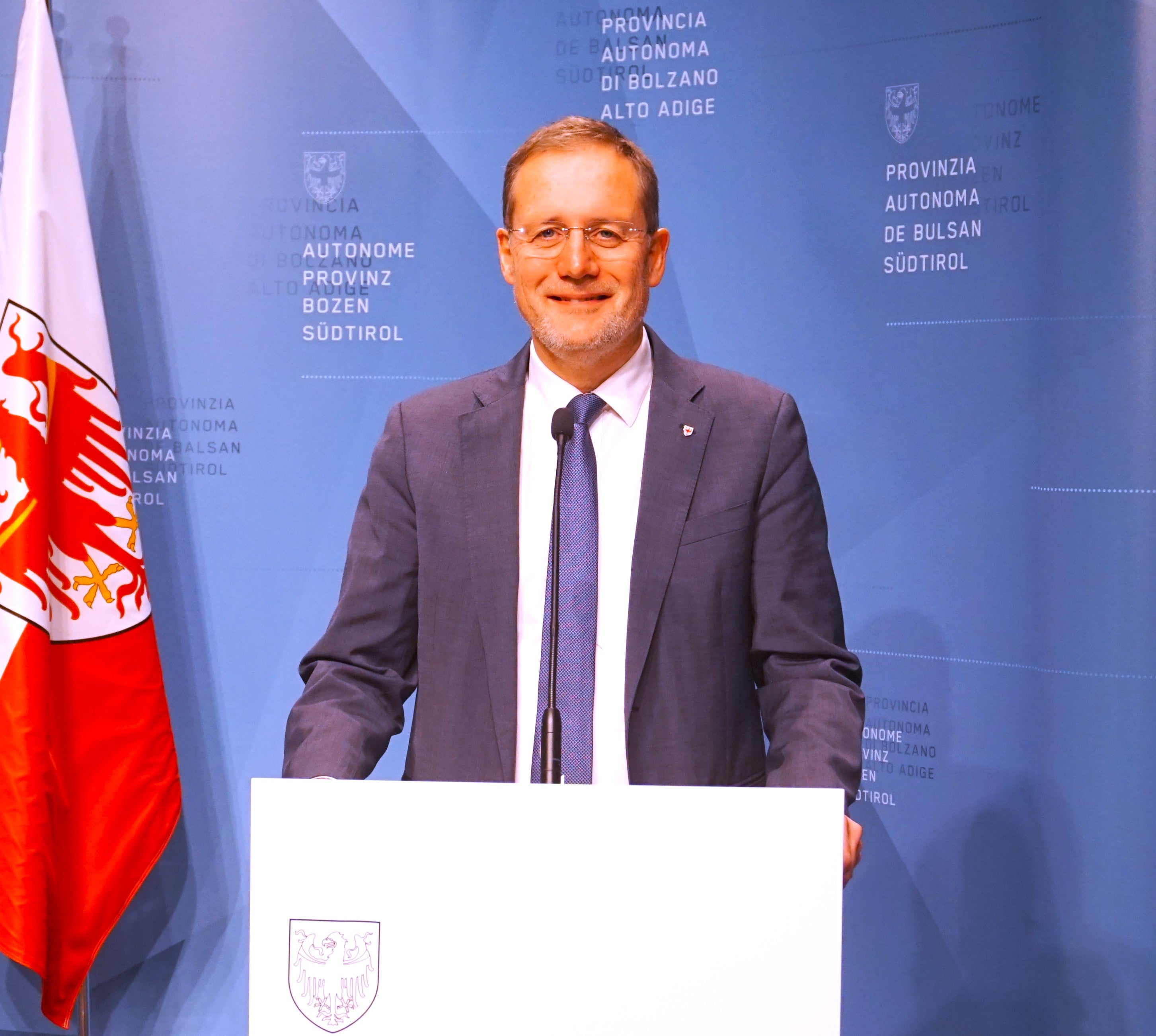 L'assessore all'Edilizia pubblica e Patrimonio Massimo Bessone è andata oggi in conferenza stampa per mettere al corrente i cittadini sulla stipula di un contratto di compravendita con la Fondazione Deutschhaus Vipiteno&nbsp;per l’acquisto di un immobile destinato alla collocazione di vari servizi sanitari del comprensorio sanitario di Bressanone (Foto: ASP/Igor Cocca)