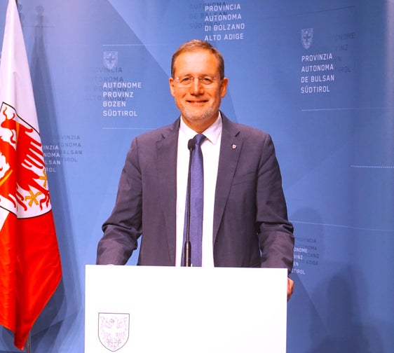 L'assessore all'Edilizia pubblica e Patrimonio Massimo Bessone è andata oggi in conferenza stampa per mettere al corrente i cittadini sulla stipula di un contratto di compravendita con la Fondazione Deutschhaus Vipiteno&nbsp;per l’acquisto di un immobile destinato alla collocazione di vari servizi sanitari del comprensorio sanitario di Bressanone (Foto: ASP/Igor Cocca)