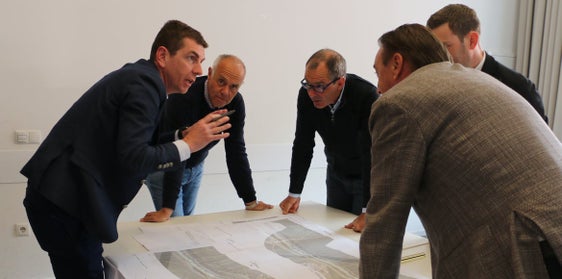 L'incontro rientrava nel processo di ottimizzazione del futuro tracciato della linea ferroviaria Merano-Bolzano. (Foto: ASP/Ripartizione Mobilità)