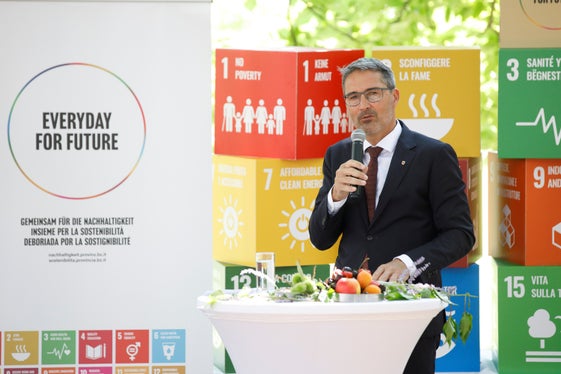 Il presidente Kompatscher (nella foto alla presentazione della strategia di sostenibilità nel luglio 2021): Il potenziale di conflitto sulla strada per una maggiore sostenibilità non deve essere sottovalutato (Foto: ASP / Tiberio Sorvillo) 