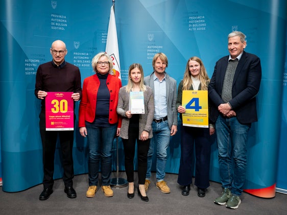 L'edizione 2024 della campagna di prevenzione provinciale "CO,OL - Dry January Challenge“ è stata presentata oggi (8 gennaio) a Bolzano. (Foto: ASP/Fabio Brucculeri)
