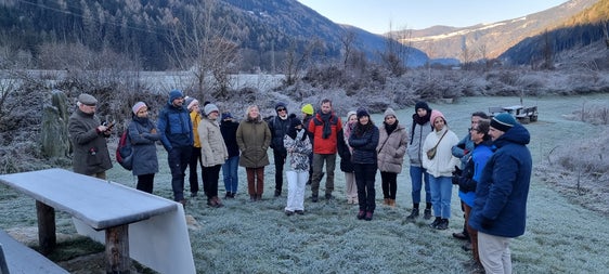 Mitarbeiter des Sachgebietes Flussraummanagement und Gewässerentwicklung im Landeswarnzentrum haben im Zuge der Jahresversammlung von Wetlands International - European Association zur Ilsterner Au an der Rienz im unteren Pustertal geführt. (Foto: LPA/Agentur für Bevölkerungsschutz)