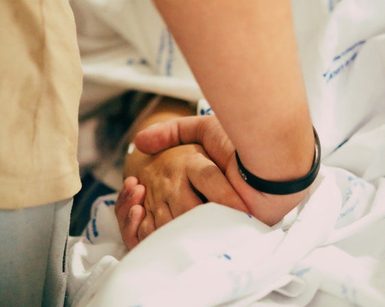 Die gesetzliche Regelung zum assistierten Suizid soll klare Vorgaben für das Gesundheitspersonal in dem bereits vom Verfassungsgericht festgelegten Rahmen schaffen. (Symbolfoto: Unsplash. Das Foto darf nur in Zusammenhang mit dieser Pressemitteilung verwendet werden.)