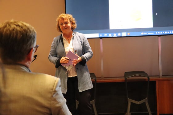 L'assessora provinciale Rosmarie Pamer ha sottolineato come il lavoro di rete e l'esempio di BIWEP siano lodevoli. (Foto: USP/Carmen Kollmann)