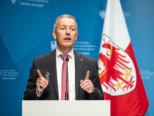 Landesrat Peter Brunner betonte die große Akzeptanz der Energieförderungen und rief dazu auf, die Fördermittel zu nutzen: Jeder und jede Einzelne kann dazu beitragen, unsere Umwelt&nbsp;für künftige Generationen zu bewahren und Südtirols Energiezukunft aktiv mitzugestalten. (Foto: LPA/Fabio Brucculeri)