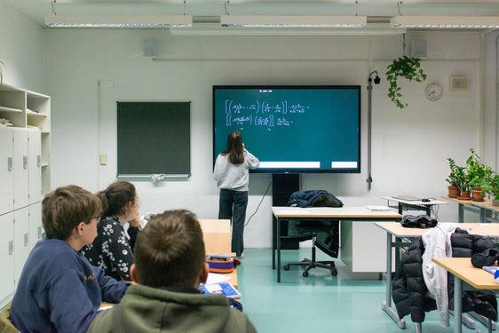 Con la legge omnibus sull’Istruzione” vengono introdotte diverse modifiche, alcune delle quali, dopo il via libera da Roma, potranno essere attuate già a partire dall’anno scolastico 2026/27. (Foto: USP/Claudia Corrent)