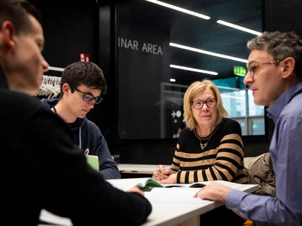 56 Bürgerinnen und Bürger befassen sich im Klimabürgerrat mit den im Klimaplan enthaltenen Maßnahmen und erarbeiten Vorschläge: Vor kurzem fand das zweite Treffen in Bozen statt. (Foto: LPA/Fabio Brucculeri)