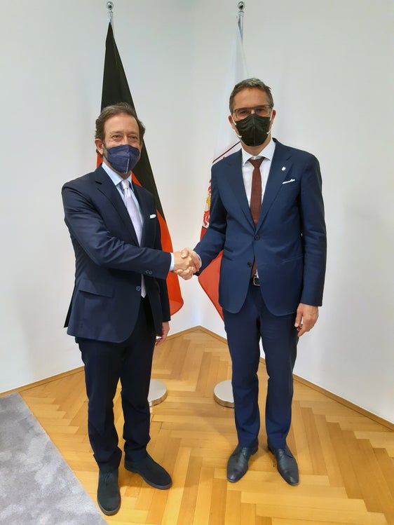 L'ambasciatore Elbling (a sinistra) ed il presidente Kompatscher al termine dell'incontro (Foto: ASP/Guido Steinegger)