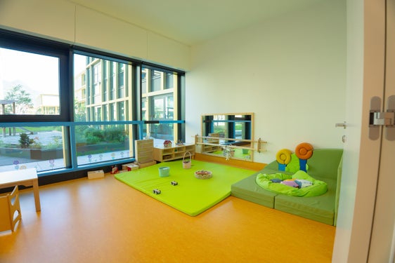 In Betriebskitas, im Bild jene im WaltherPark, werden Kleinkinder bis zum Eintritt in den Kindergarten betreut und umsorgt werden, während ihre Eltern ihrer Arbeit nachgehen. (Foto: WaltherPark AG)
