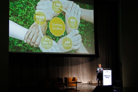 Der neue Landessozialplan wurde in einem partizipativen Prozess erarbeitet (im Bild Landesrätin Deeg bei der Kick-Off-Veranstaltung im Jänner 2020), nun wurde der Entwurf vom Landessozialbeirat gutgeheißen. (Foto: LPA/