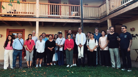 Esperti internazionali sulla tutela delle minoranze hanno incontrato il presidente della Provincia Arno Kompatscher sul Renon. Con lui hanno parlato dell'impatto dei modelli di autonomia. (Foto: ASP)