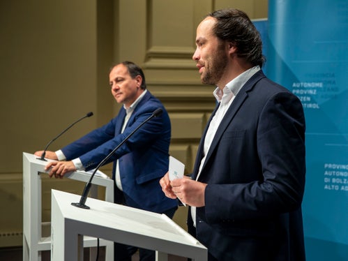 Landesrat Achammer (r.) verwies heute ebenso wie sein italienischer Amtskollege Vettorato auf die Bedeutung des Lesens. (Foto: LPA/Fabio Brucculeri)