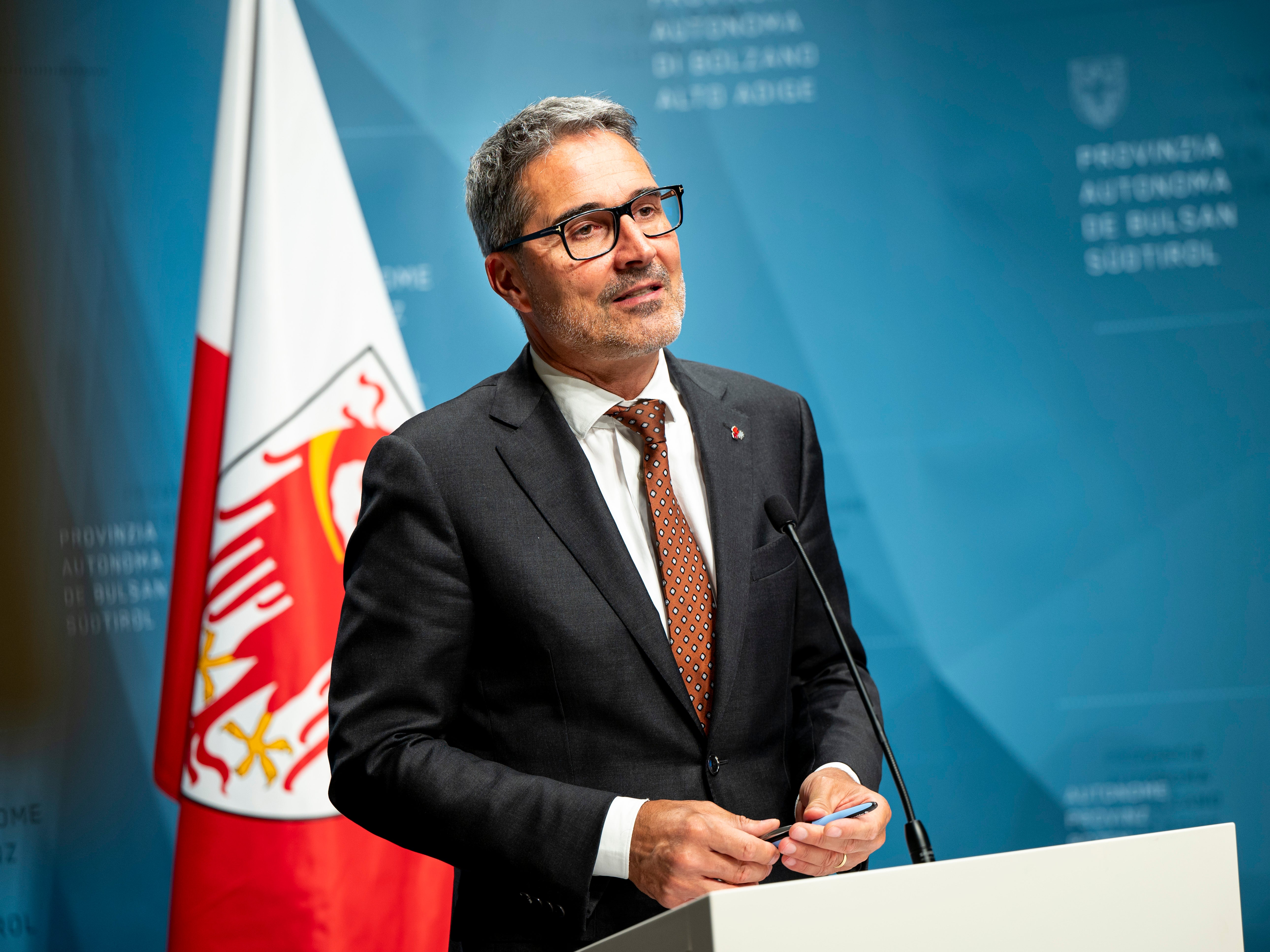 Die Landesregierung genehmigte heute (12. November) auf Vorschlag von Landeshauptmann Arno Kompatscher einen Entwurf des Rahmenabkommens zwischen dem Land Südtirol und dem Innenministerium. Sie will damit Maßnahmen zur Förderung der Sicherheit und Gewaltprävention koordinieren. (Foto: LPA/Fabio Brucculeri)