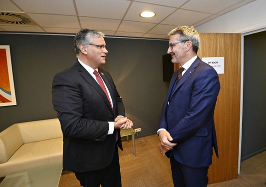 AdR-Präsident Cordeiro (l.) mit LH Kompatscher beim Treffen in Brüssel (Foto: AdR) 