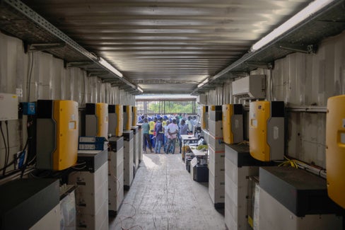 Con i fondi provenienti dall’Alto Adige viene finanziata, tra l’altro, la realizzazione di impianti fotovoltaici nel Sud del mondo. (Foto: USP/Hannes Wisthaler)