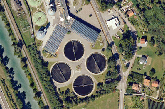 Die Kläranlage von Sinich im Orthofoto (Quelle: Geobrowser Maps)