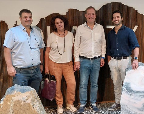 L'assessore provinciale Massimo Bessone (al centro) insieme ai collaboratori di Ripartizione e al Direttore dei Dipartimento dell'Edilizia pubblica e Patrimonio Davide Gemmellaro (il 1 da dx) (Foto: ASP/Igor Cocca)