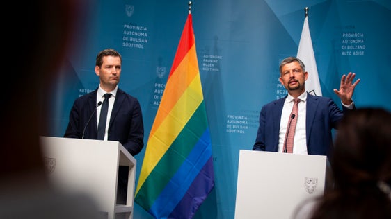 Das Land Südtirol baut ständig an der Verbesserung des Schienenverkehrs. Die Landesregierung möchte die Führung des Eisenbahndienstes an ein einziges Unternehmen vergeben. (Foto: LPA/Fabio Brucculeri)